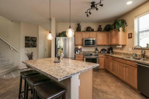 Beautiful Vacation Getaway Wgame Room & Views