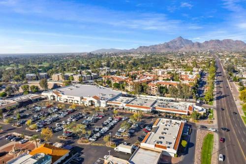 Beautiful Newly Remodeled 2-bdrm Biltmore Condo
