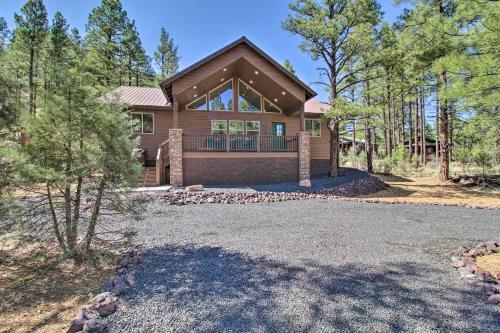 Sleek Show Low Cabin With 2 Decks - Newly Built