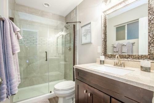Modern Tempe Gem W Sparkling Pool And Game Room