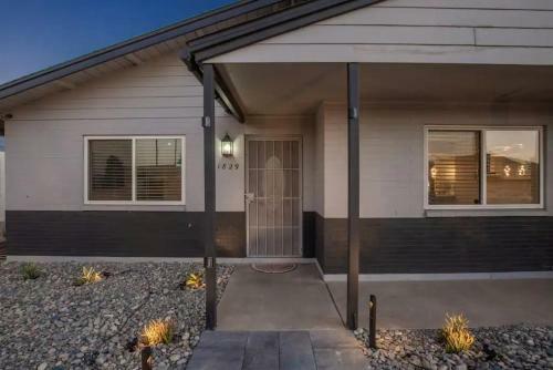 Modern Tempe Gem W Sparkling Pool And Game Room