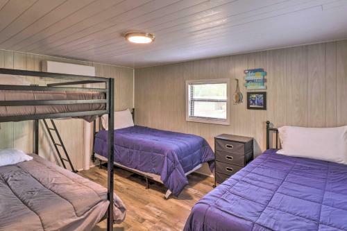 Cute And Cozy Greers Ferry Lake Abode With Deck!