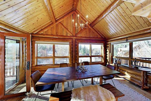 Bow Canyon Oasis