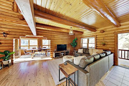 Bow Canyon Oasis