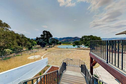Vineyard Vista Ranch Retreat