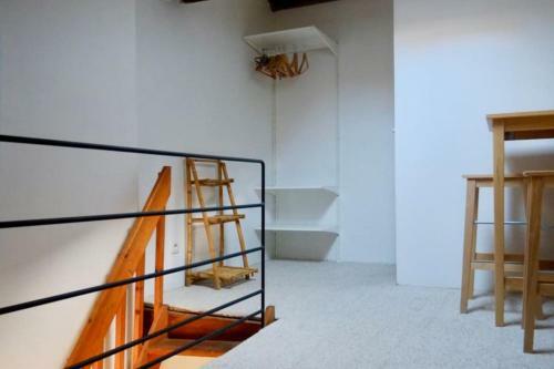 Arles, Une Maison De Poup�e � La Roquette