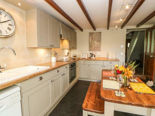 2 Garth House