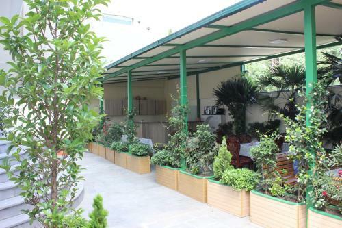 Vedzisi Garden Hotel
