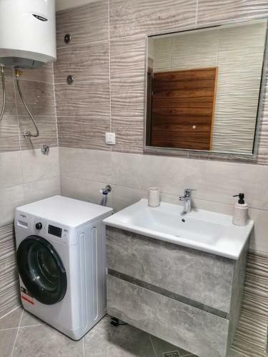 New, Modern, Luxury Apartment Ivan With Jacuzzi