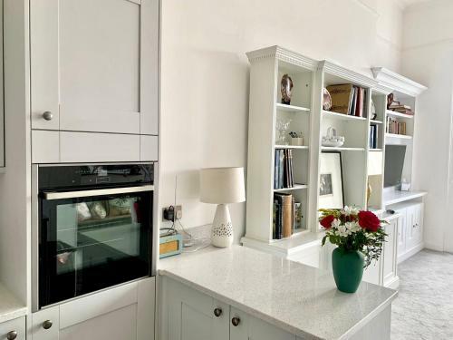 Grosvenor Place Apartment