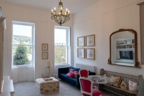 Grosvenor Place Apartment