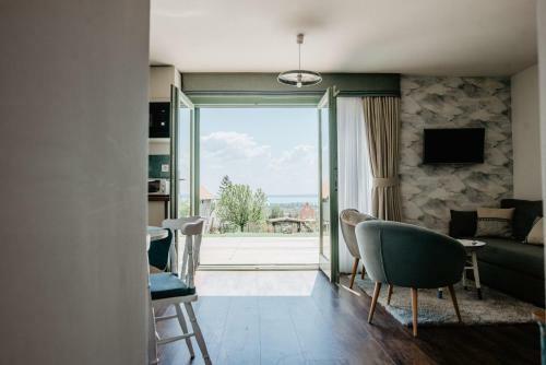 Villa Cukormad�r Vend�gh�z Lovas