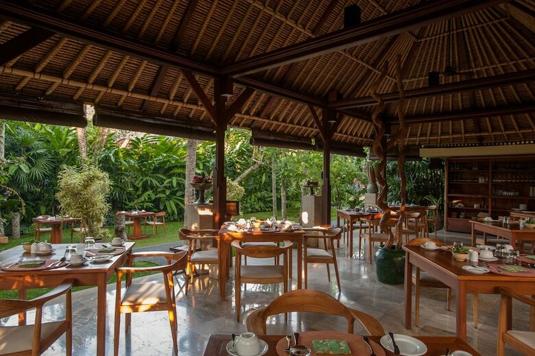 Hotel Komaneka Resort