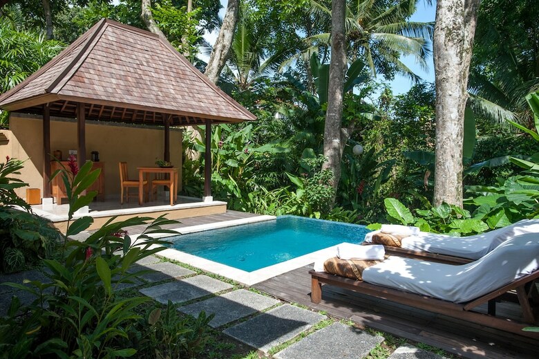 Hotel Komaneka Resort