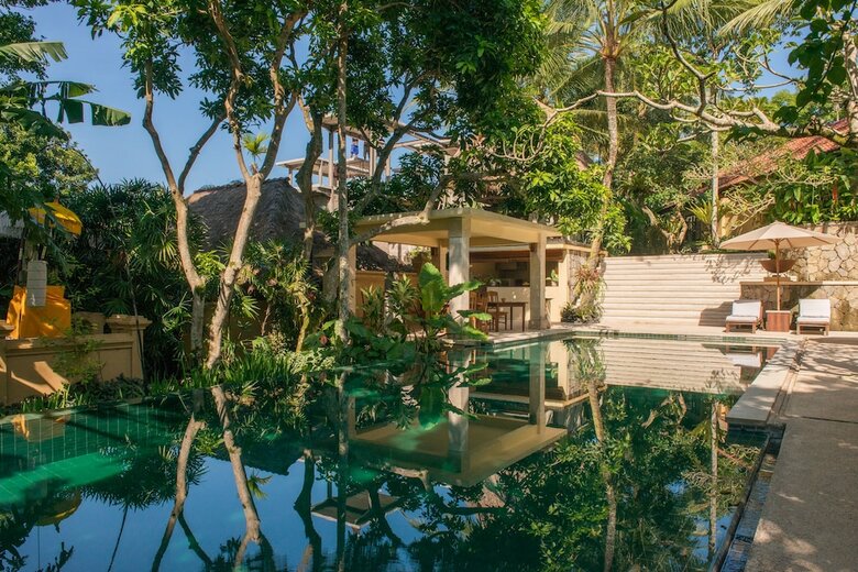 Hotel Komaneka Resort