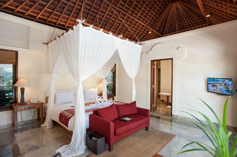Hotel Komaneka Resort