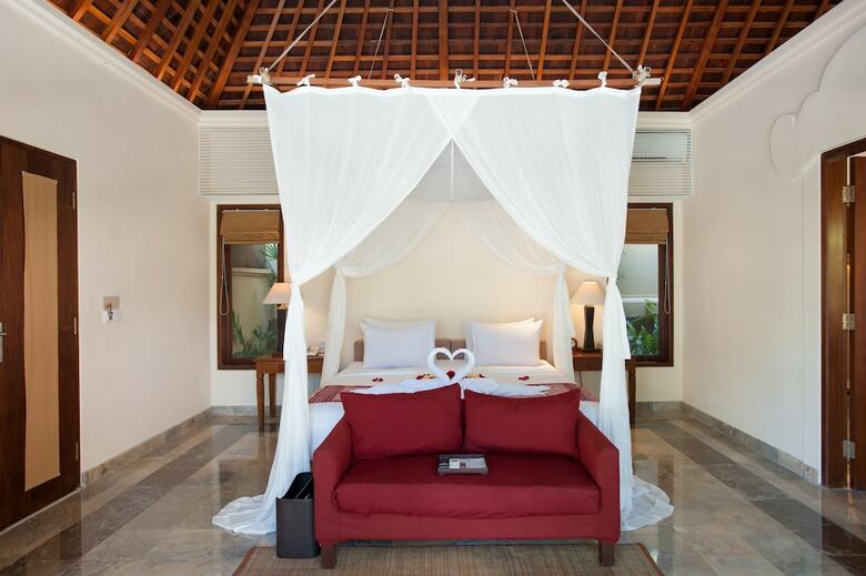 Hotel Komaneka Resort