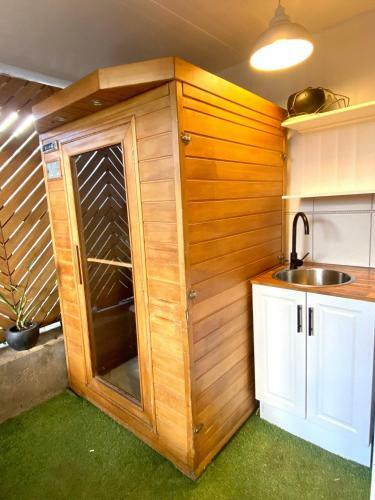 Hostal Urban Getaway Studio + Sauna