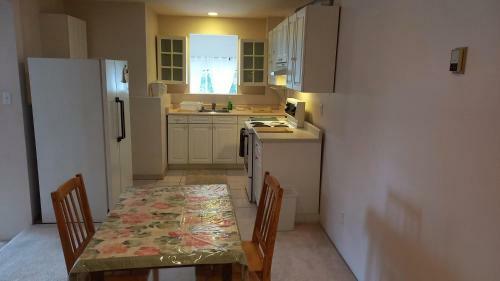 Bed & Breakfast Creekside B & B
