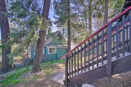 Newly Renovated Lake Arrowhead Cabin With Deck!