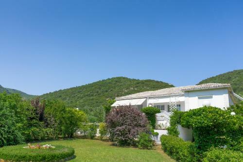 Big Country House, 10' From The Beach