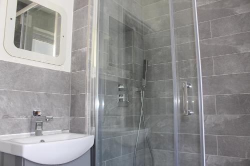 Central Hove, Entire 2 Bed House