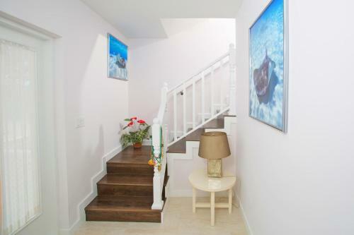 Jasmin Cottage By Grand Cayman Villas