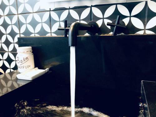 Hostal La Chula Suites