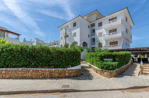 Yourhouse La Cabanya 10 Beach Apartments With Shared Pool