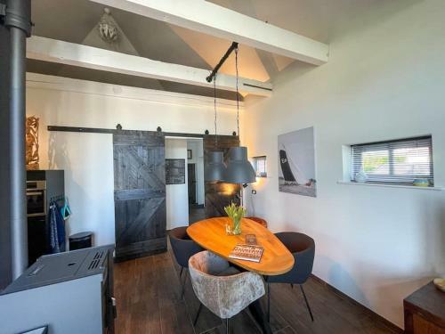 Apartamento Puur Eastermar - Monumentaal, Authentiek En Luxe Koetshuis