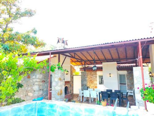 Villa Ek?nc?k'te V?lla Ta? Ev