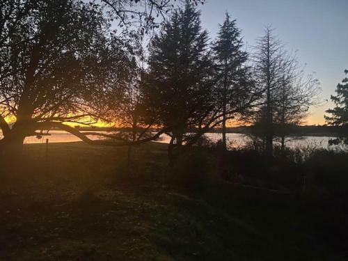 Apartamento Lakeside Cottage On Spring Grove