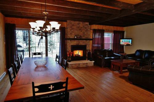 Alpages 9015 -les Chalets Alpins Stoneham