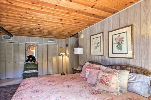 Gorgeous Oakhurst Retreat With Swimming Hole!