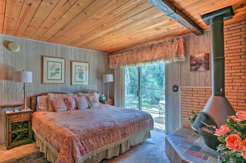 Gorgeous Oakhurst Retreat With Swimming Hole!
