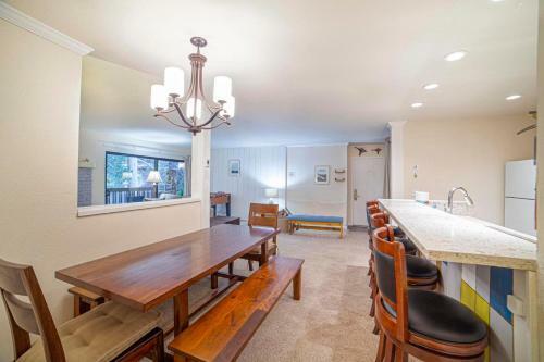 #442 - Walk To Ski Condo, Jacuzzi & Pool