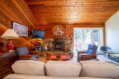 #472 - Beautiful Mountain Townhome - Modern Amenities