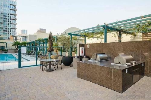 Sunny,lux Modern Poolside Villa Blocks From Harbor