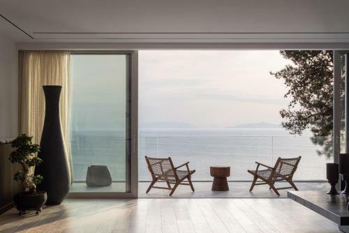 Black Stone Villa
