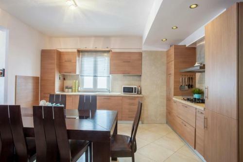 Sea La Vie Apartment
