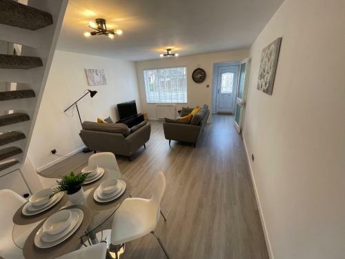 Stylish & Tranquil - Walk To Beach - Sunny Garden