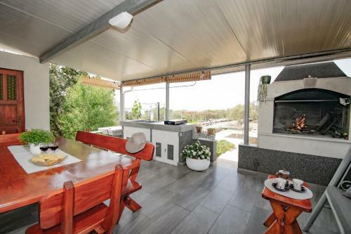 Peaceful Holiday House Roza