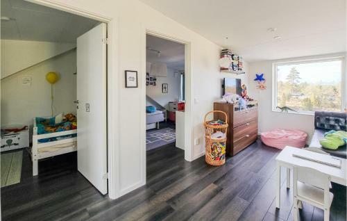 Stunning Home In Kode With Wifi And 4 Bedrooms