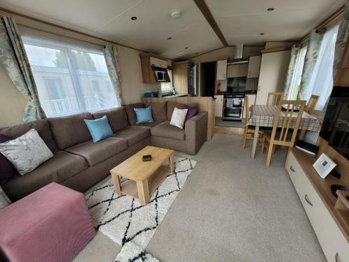 Lakeside Cotswold Holiday Home