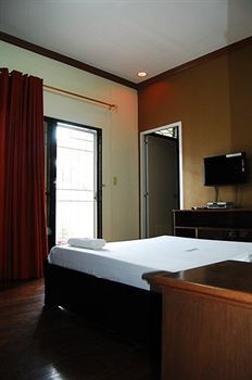 Rumi Apartelle Hotel