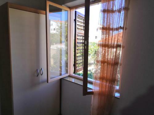 Apartments Srhoj