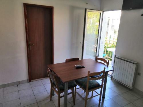 Apartments Srhoj