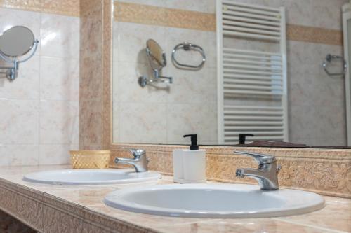 Anasemia Villa With Private Garden And Parking