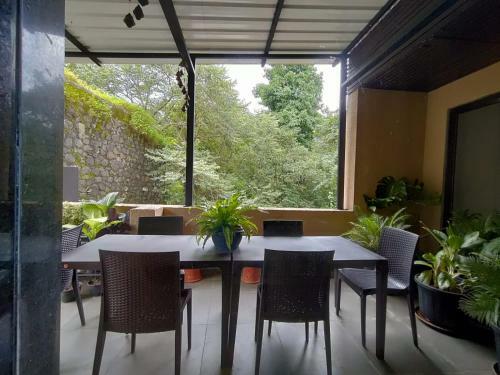 Villa Leisurely Ista Dhara With Infinity Pool