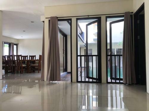 Affordable 5-bedrooms Villa With Sharing Pool In Bali